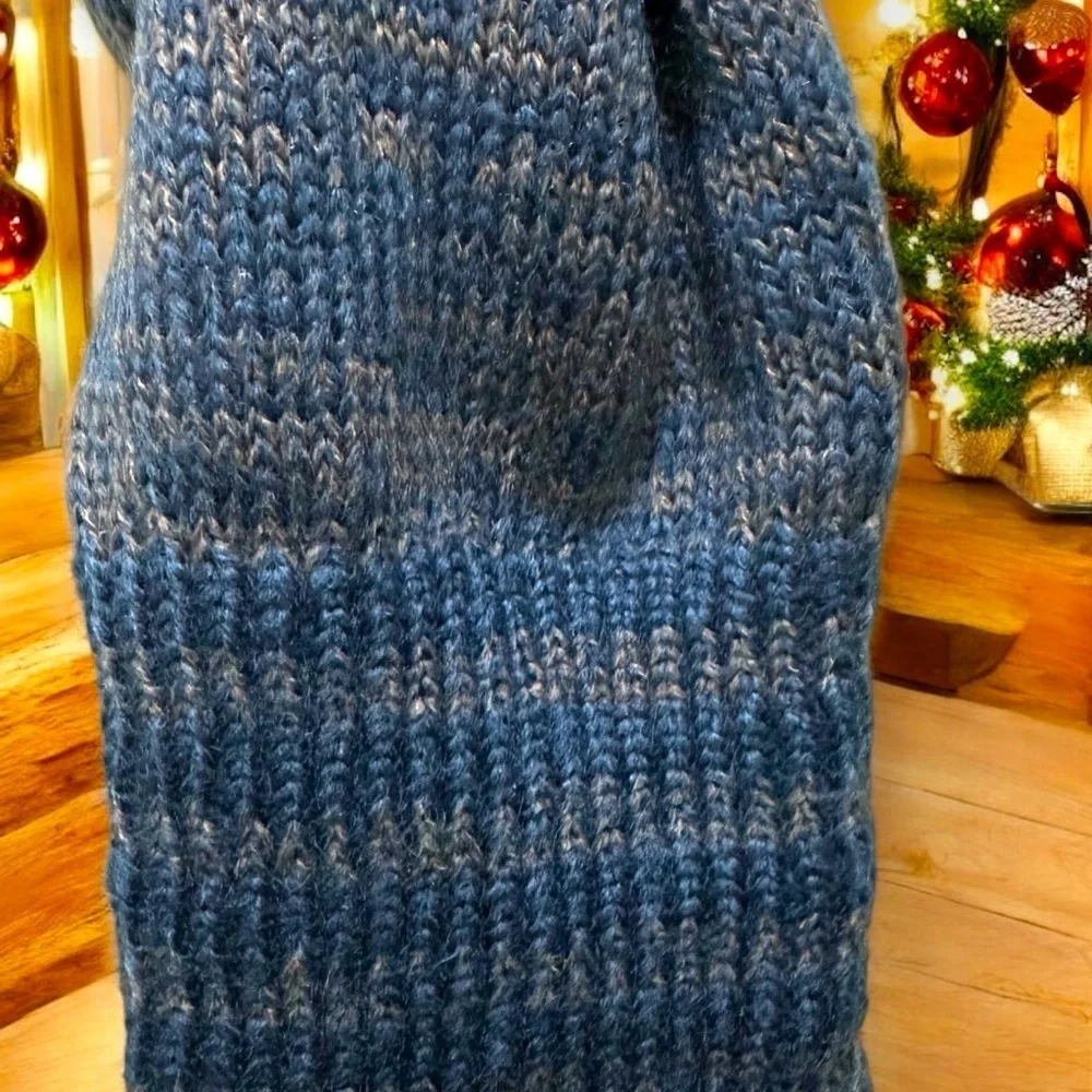 036 LOF | NWT Unisex Navy Winter Scarf (size OS)